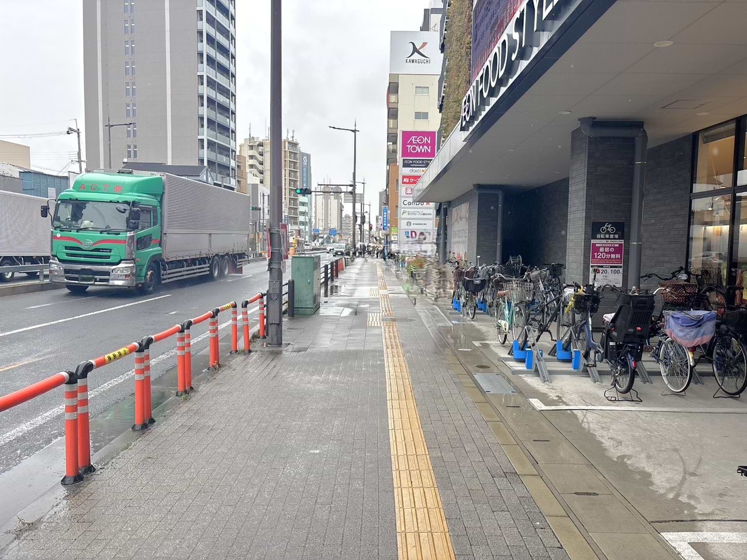 イオンタウン守口沿いを直進します