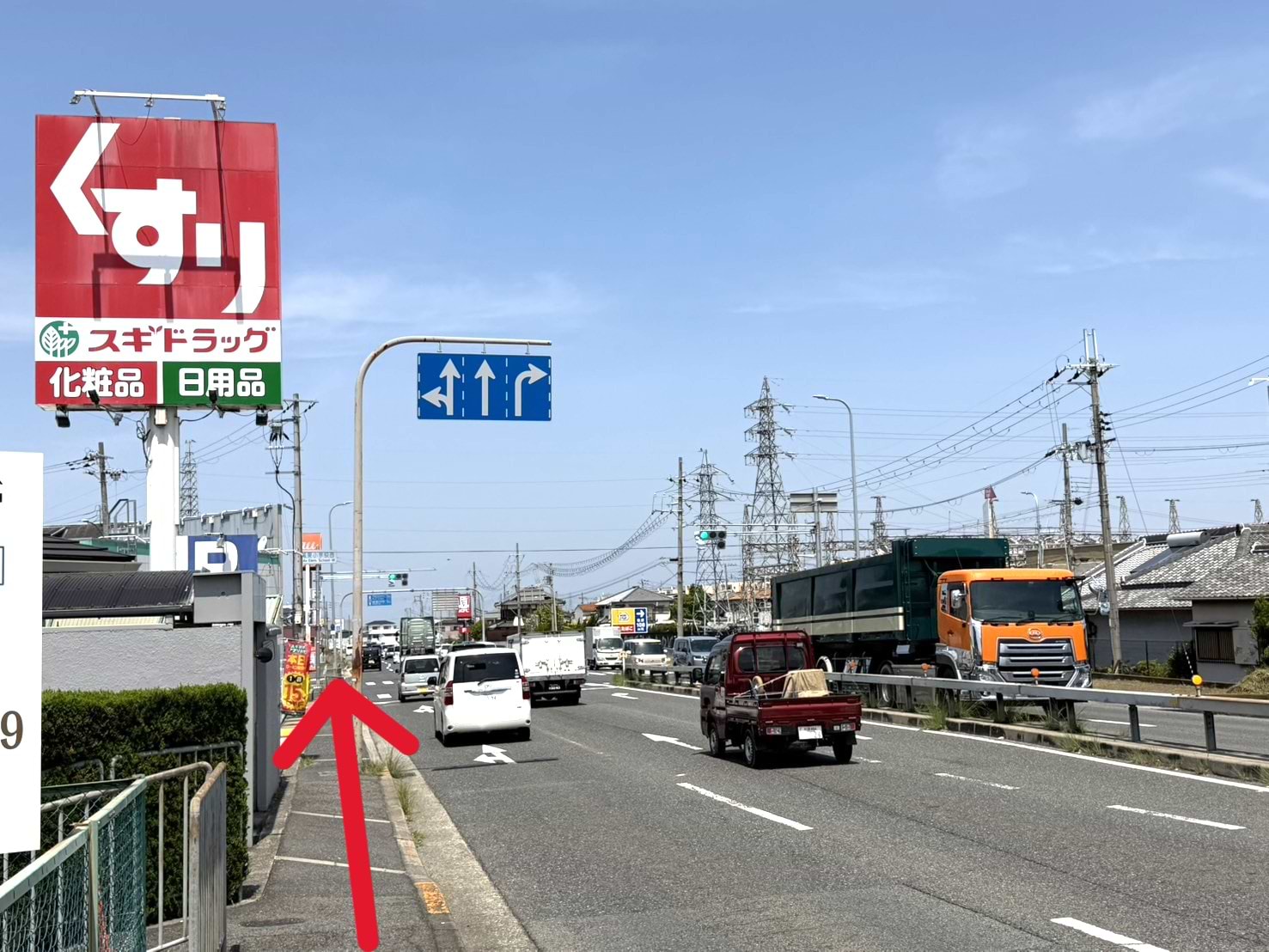 スギドラッグ 岸和田山直店の交差点をUターンします