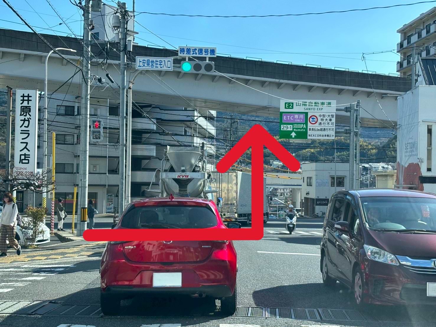 「上安駅」を出て、県道38号線を高取方面へ150mほど直進し、「動物園入口」交差点を左折します