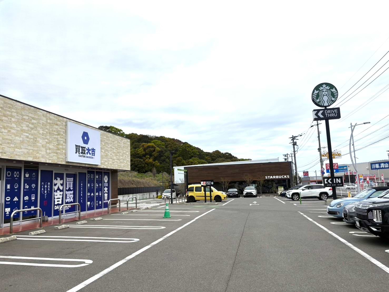 スターバックス コーヒー 福岡星見ヶ丘店の隣が当店でございます