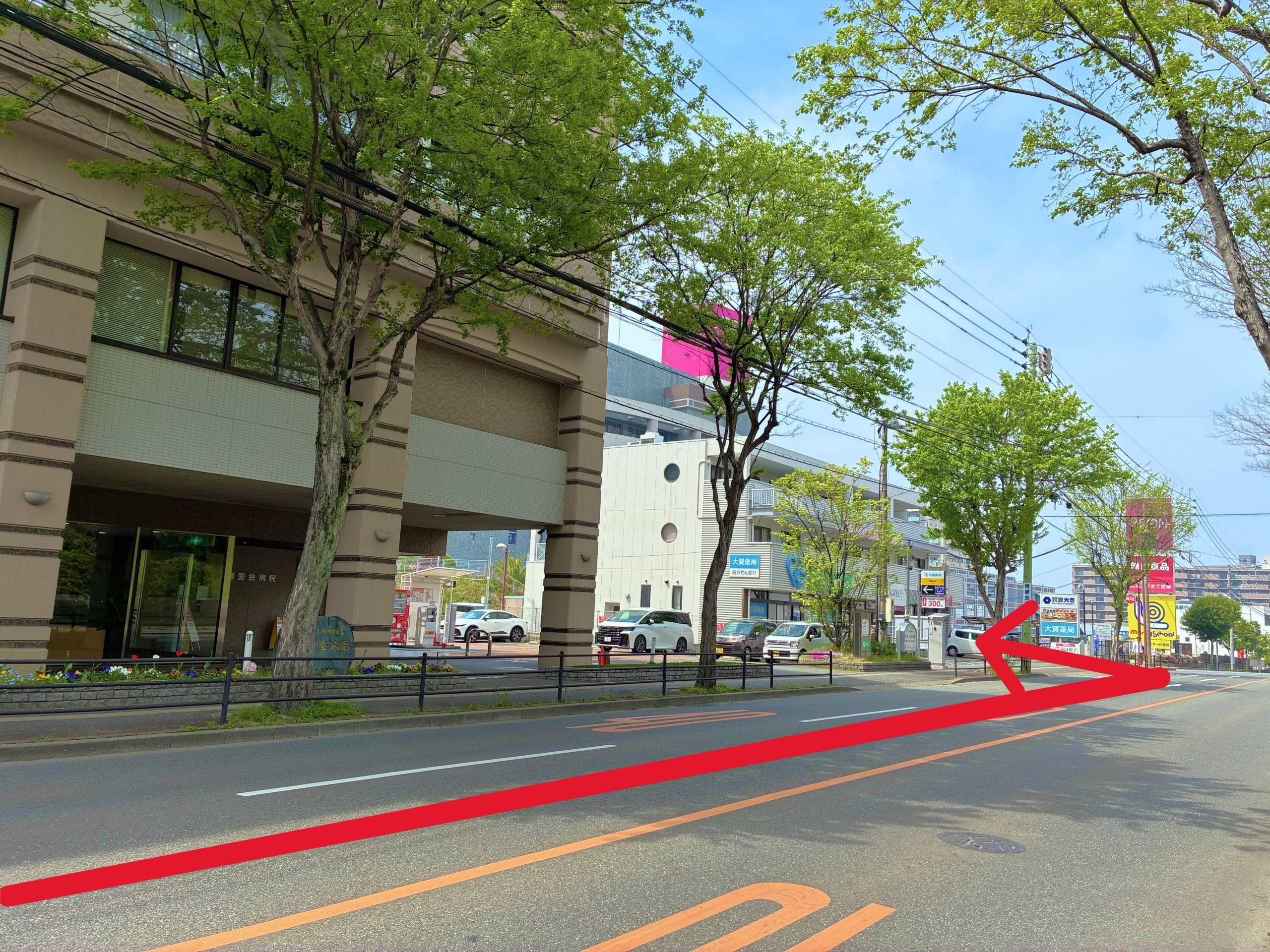 博愛会病院様を過ぎ、すぐ左手に当店がございます