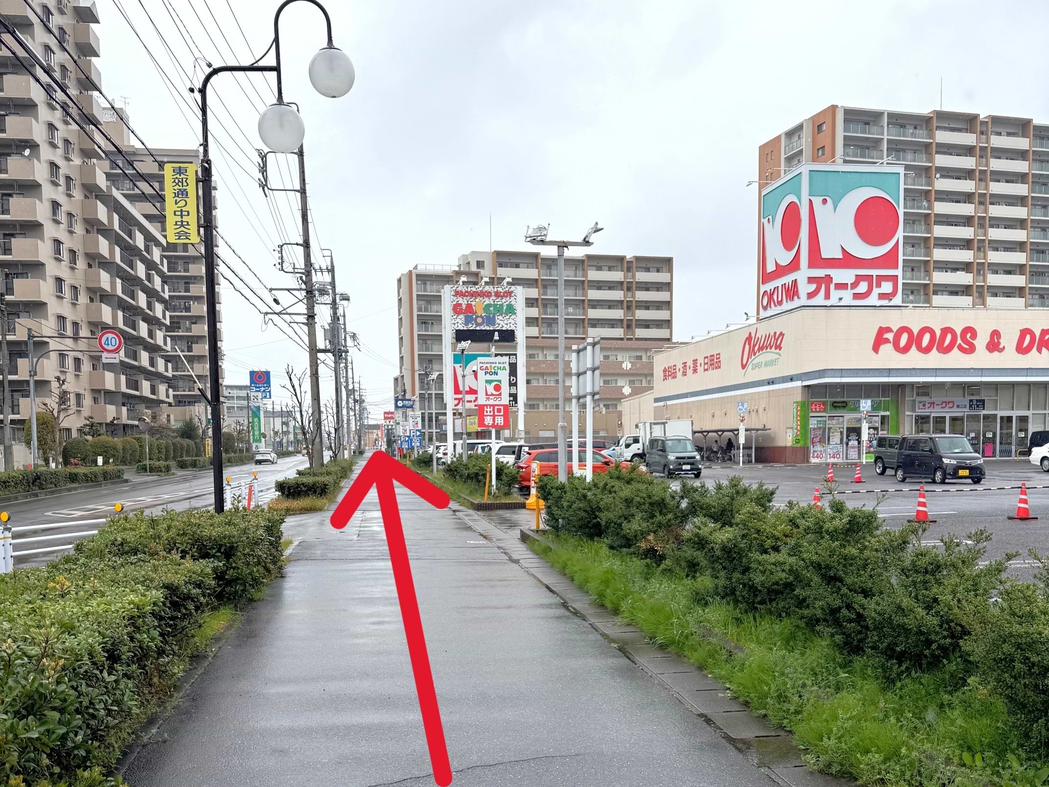 スーパーオークワ 蟹江店の隣に当店がございます