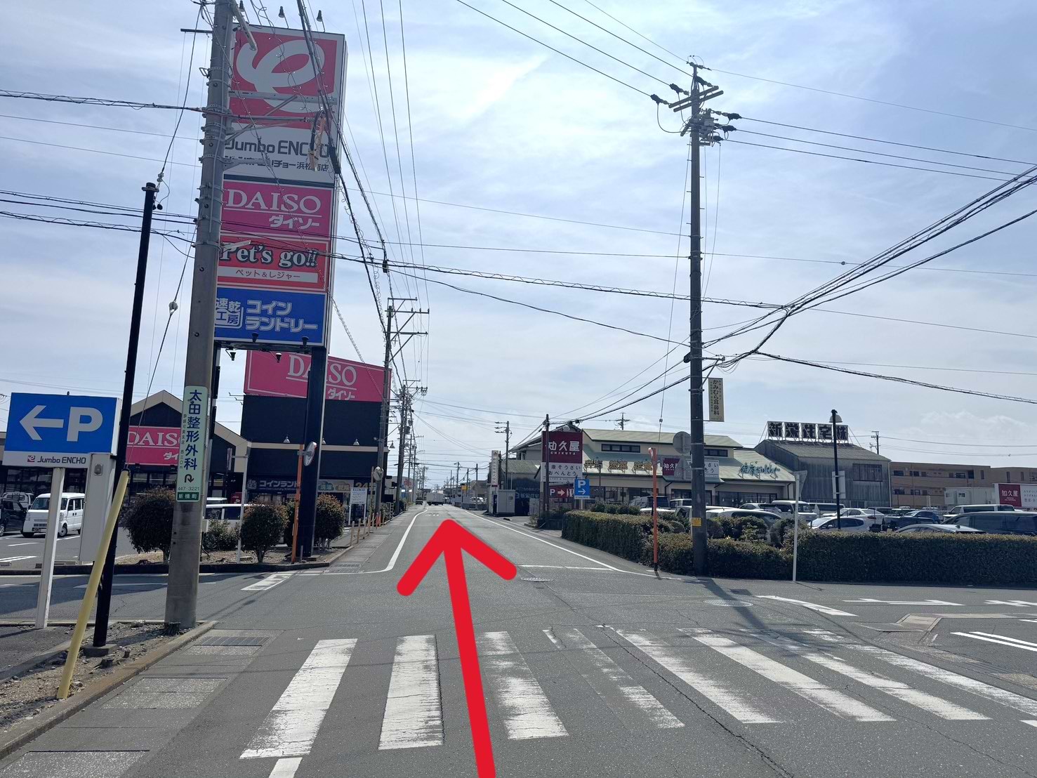 そのまま道なりに直進して、ジャンボエンチョー 浜松南店を通過します