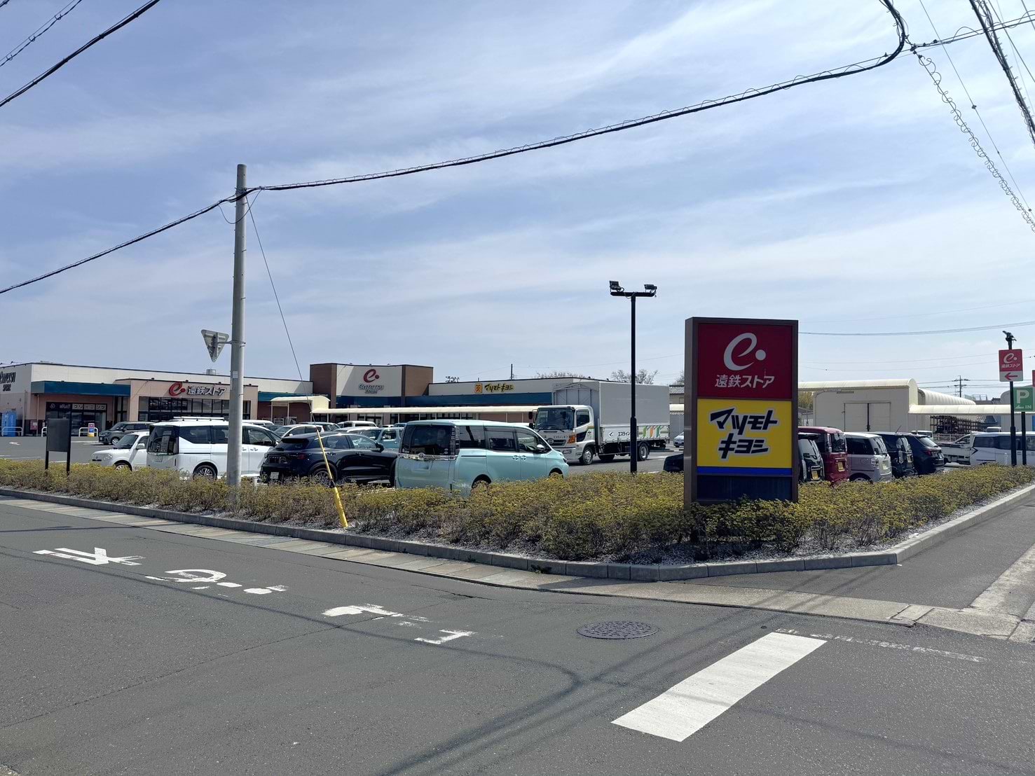 お車でお越しの際は、遠鉄ストア新橋店の駐車場をご利用ください