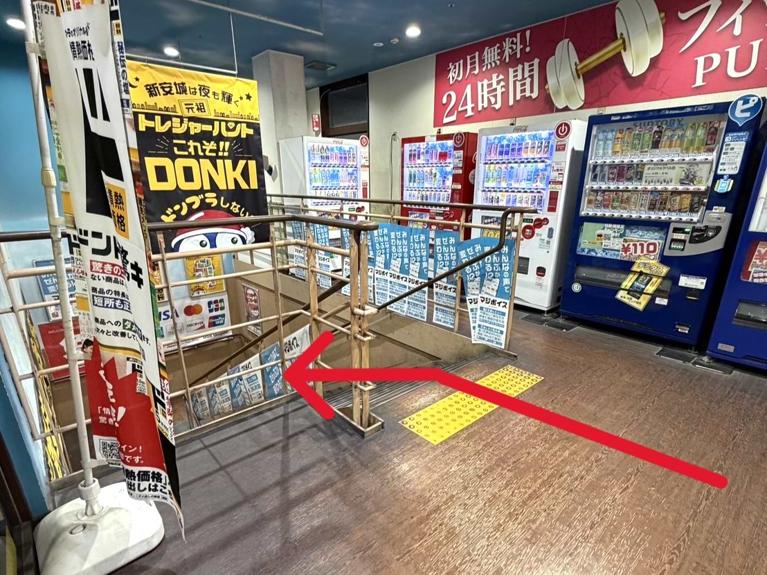 階段もしくはエレベーターにて1階へ進みます