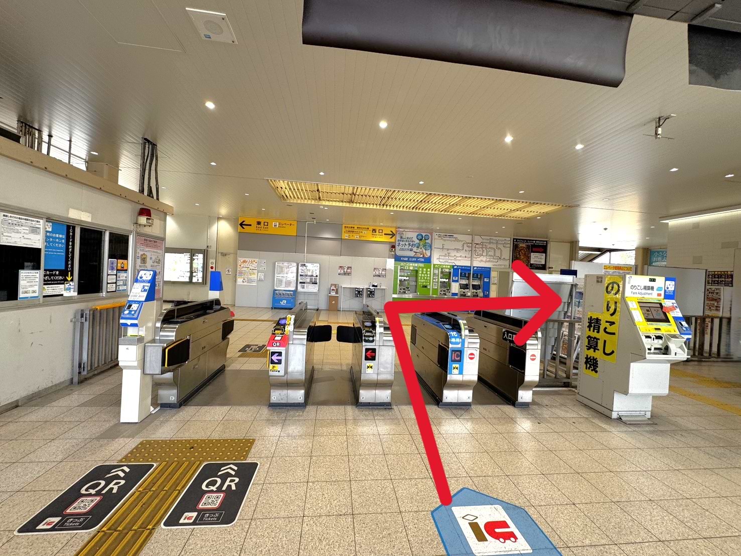 【電車または堺市駅側からお越しの場合】<br>阪和堺市駅改札を出て右側（西口方面）へ進みます