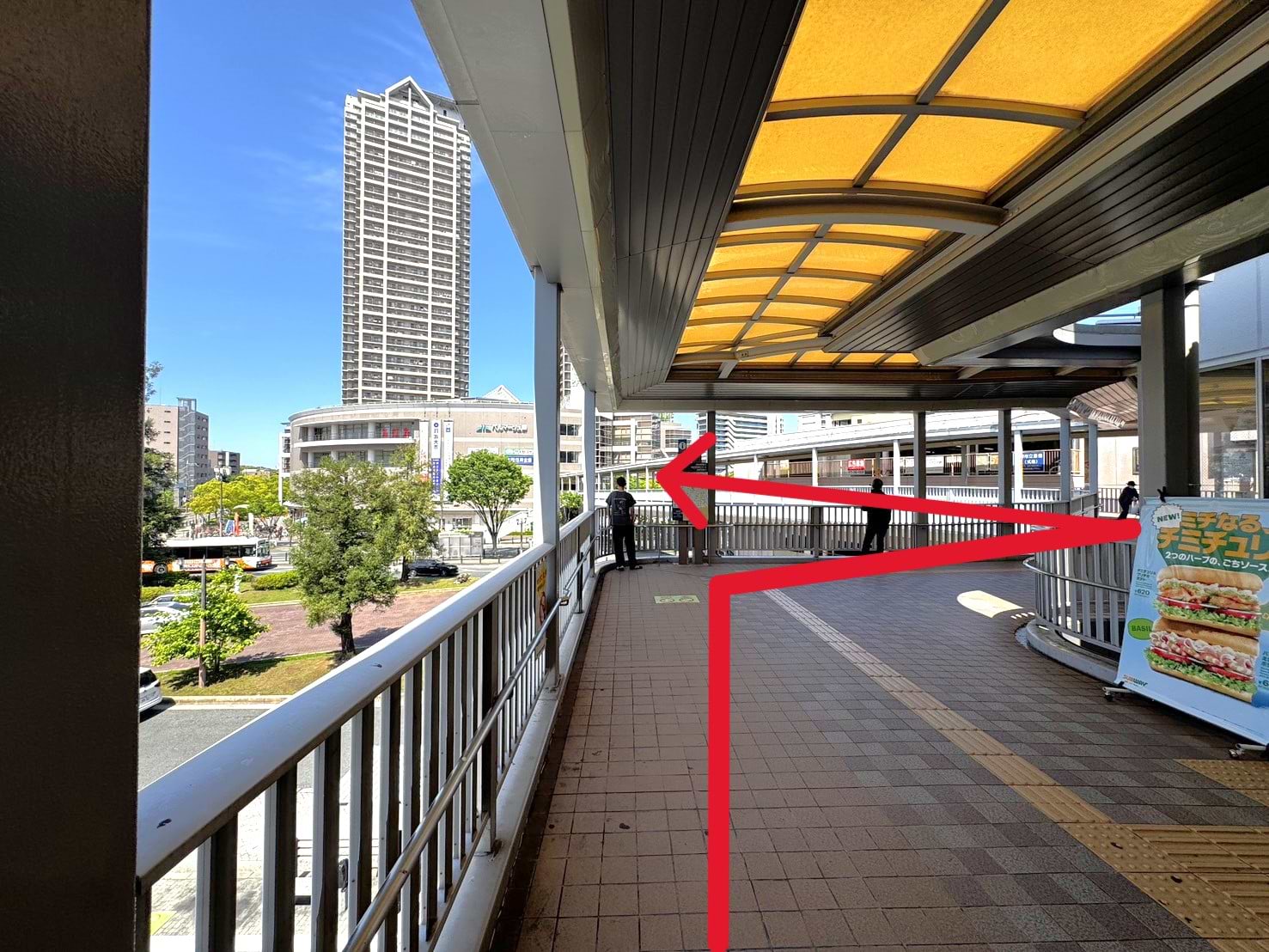 連絡通路を通りベルマージュ堺内へ入ります