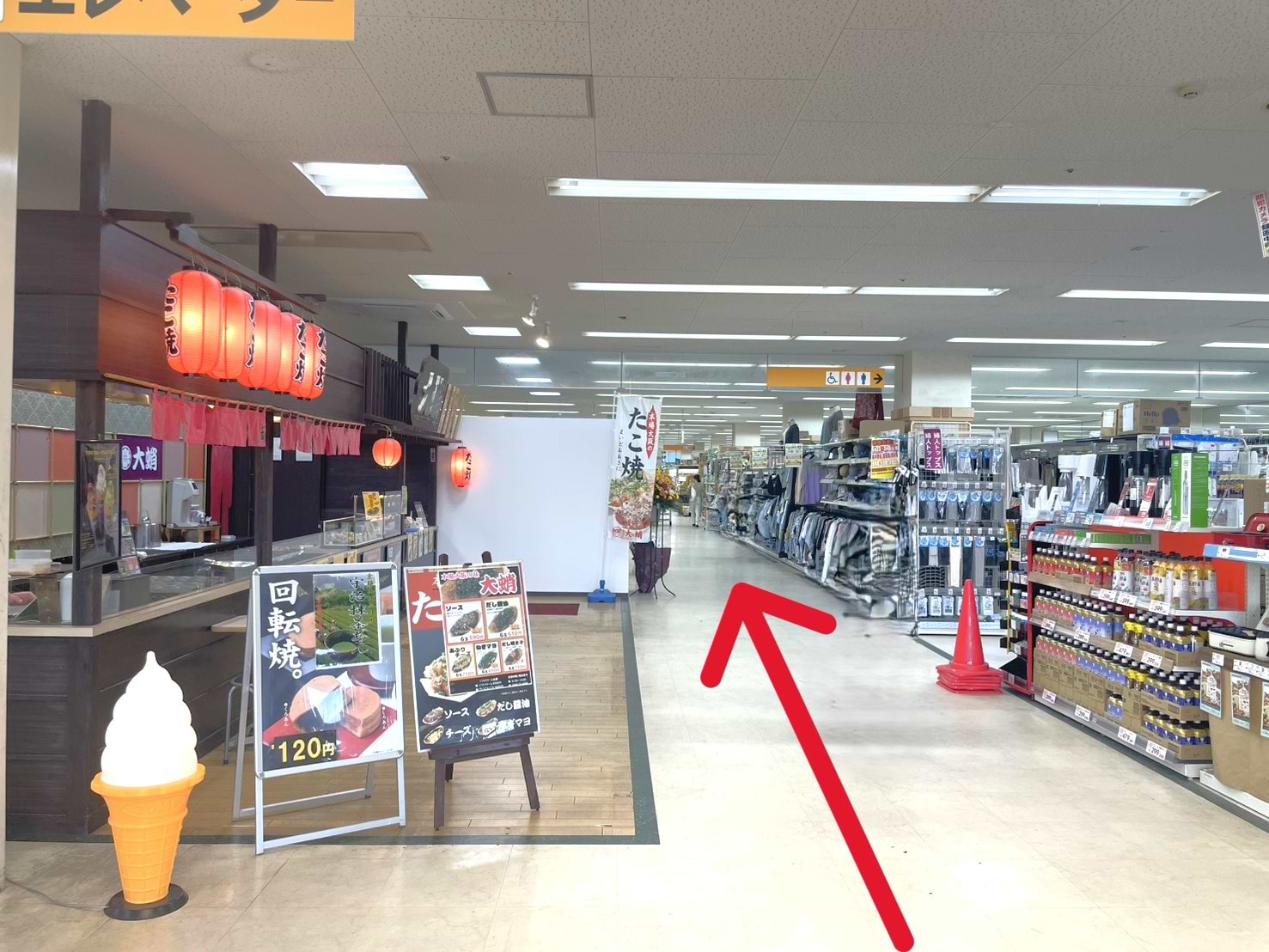 「たこやき大蛸 ニシムタ串木野店」を左手に通過します