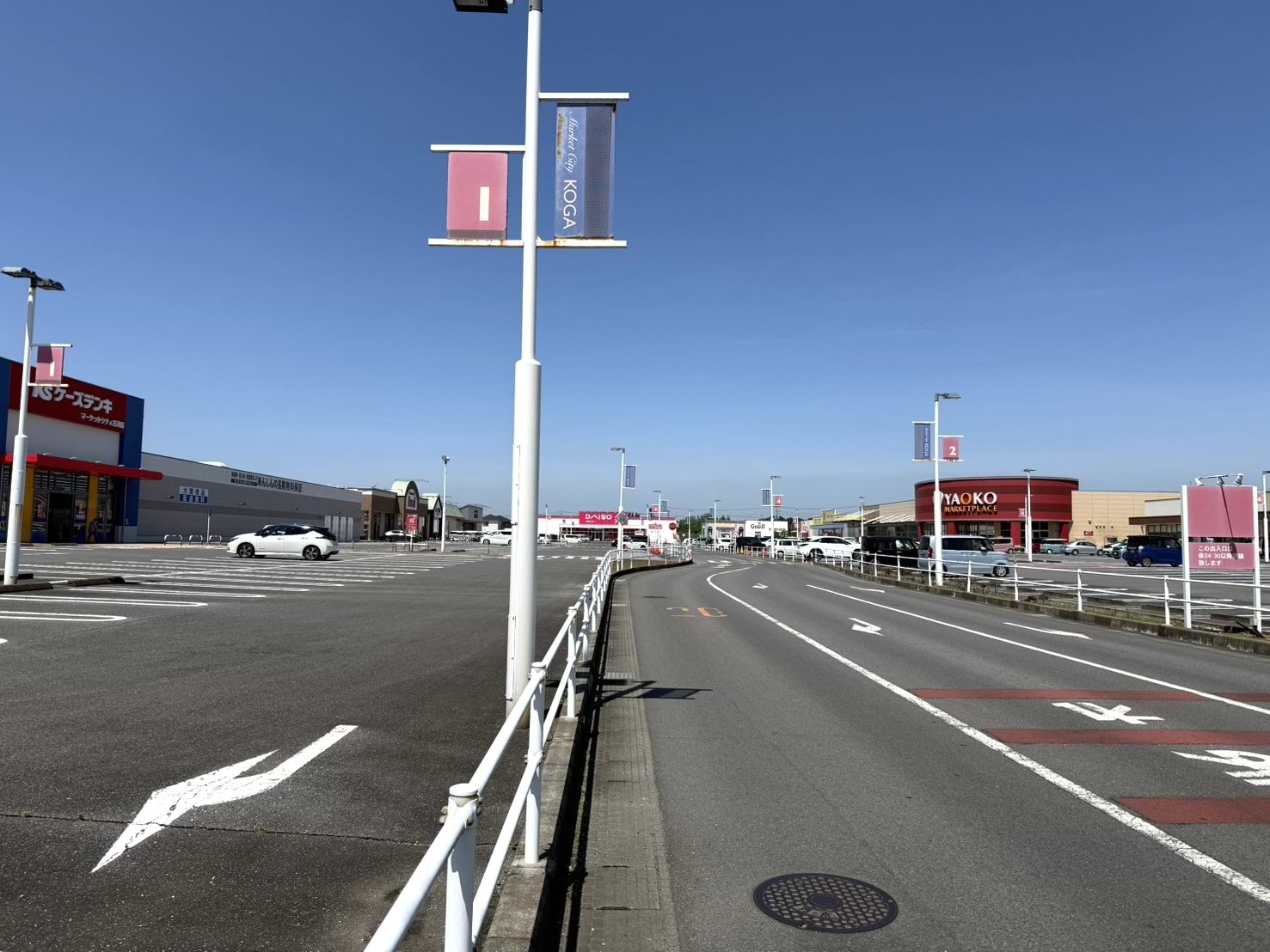 入っていただいたら右手側に当店がございます。<br>クラフトハートトーカイマーケットシティ古河店とジェイエステティック 古河店の間にございます