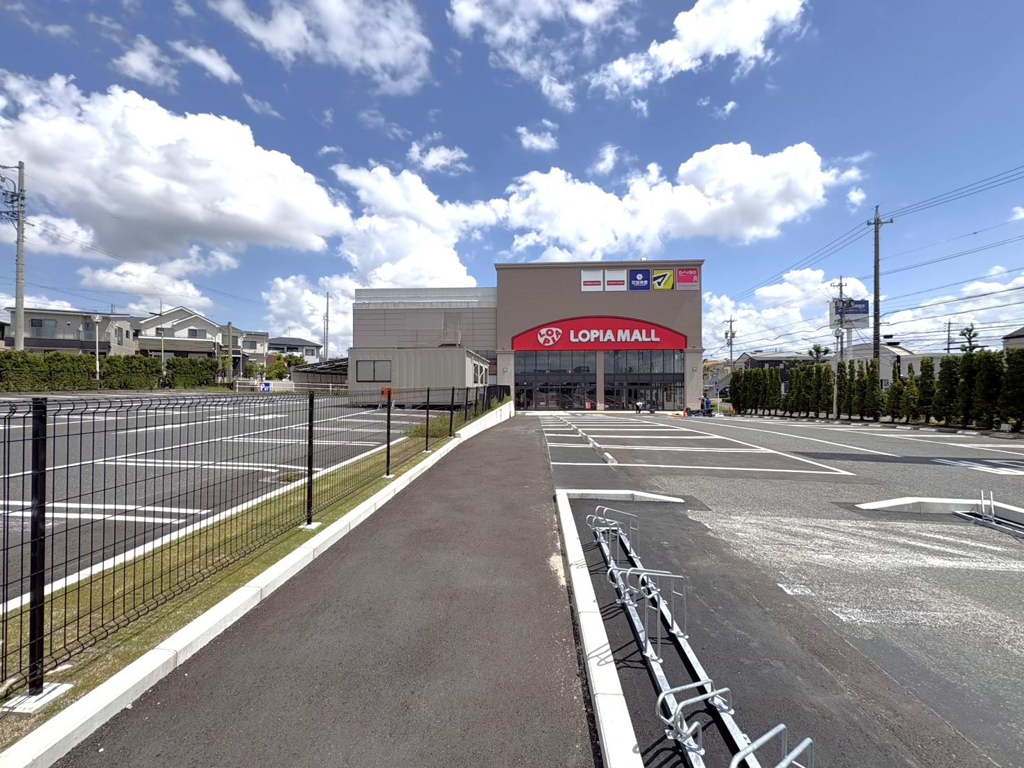 ロピア名古屋滝ノ水店へ進みます