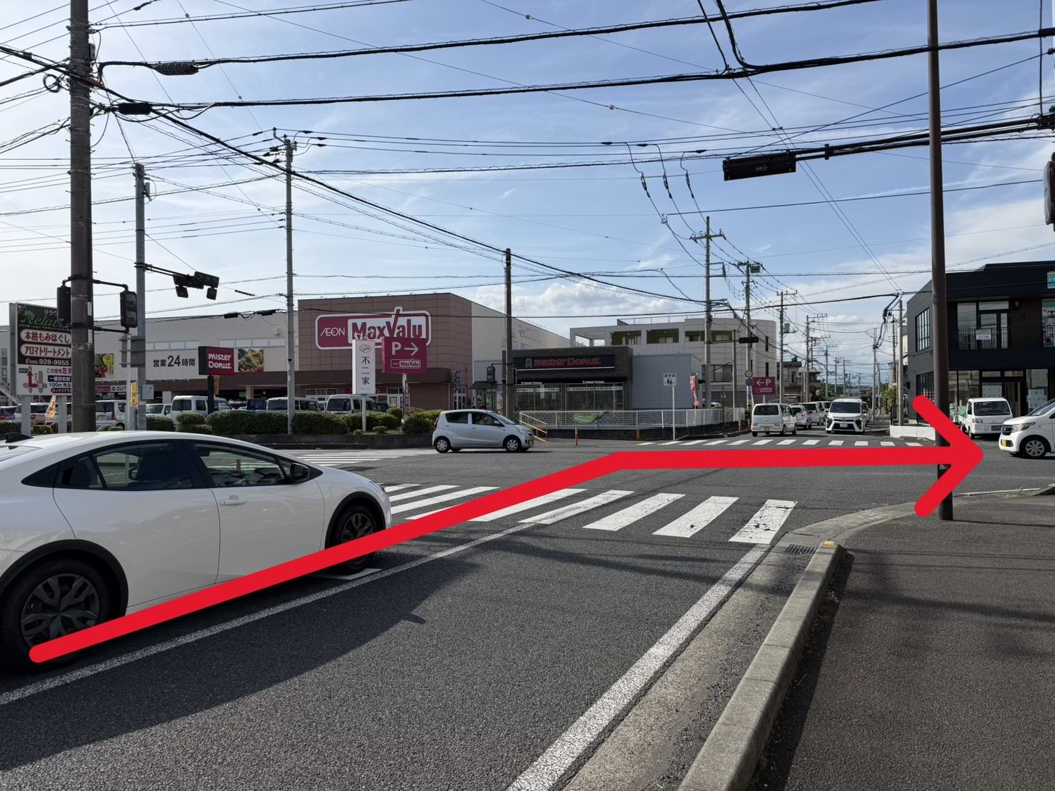 マックスバリュ函南店がある熱函道路との交差点を右折します