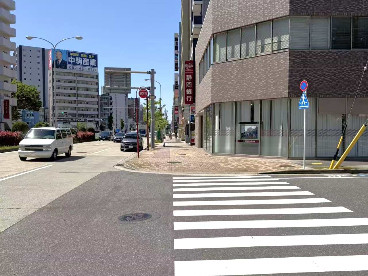 そのまま直進すると、静岡銀行 大曽根支店の二つ隣に当店がございます