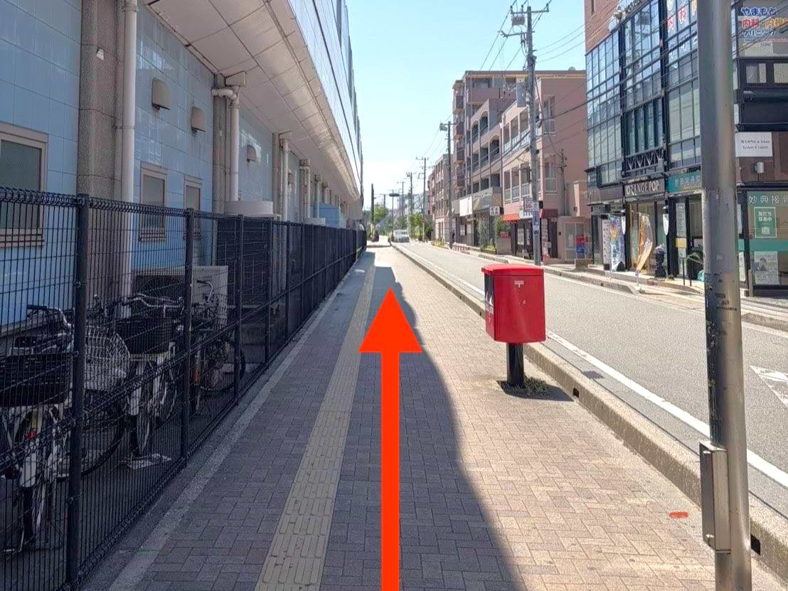 100ｍほど直進します