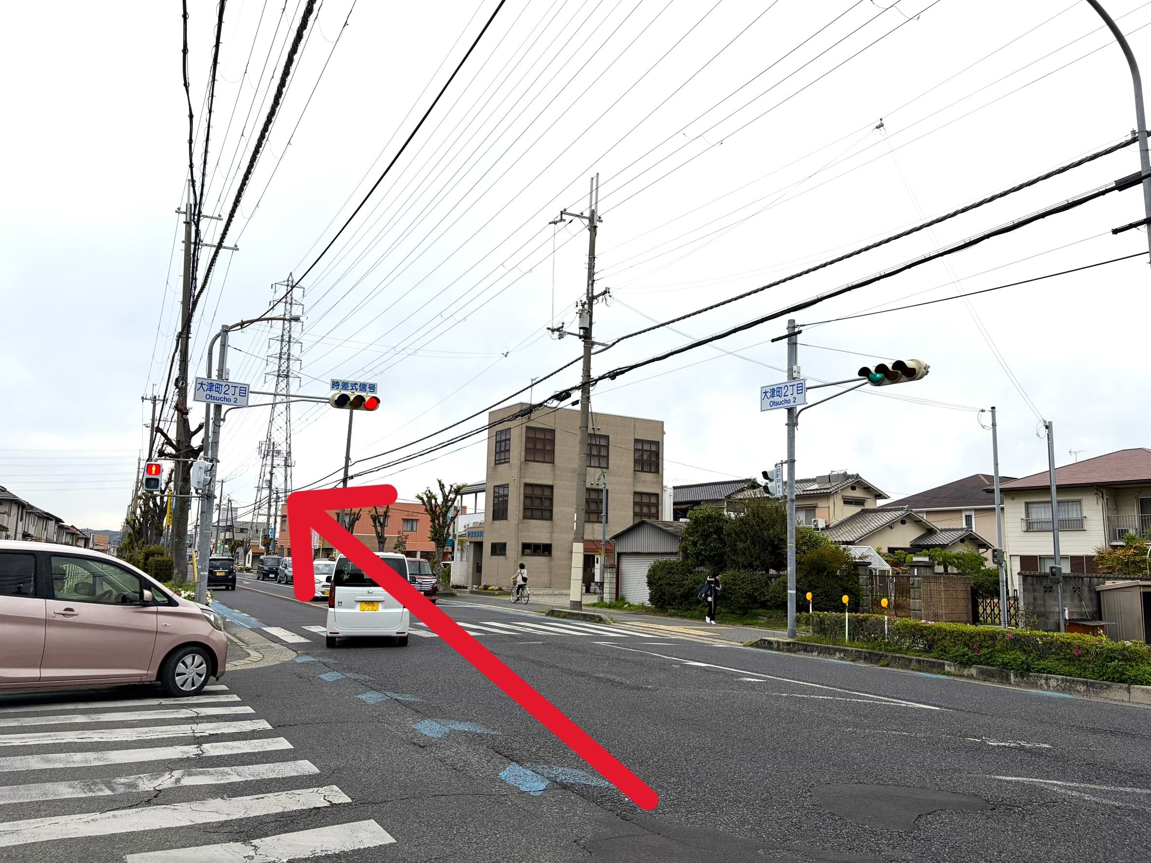 大津町2丁目交差点を西に進みます