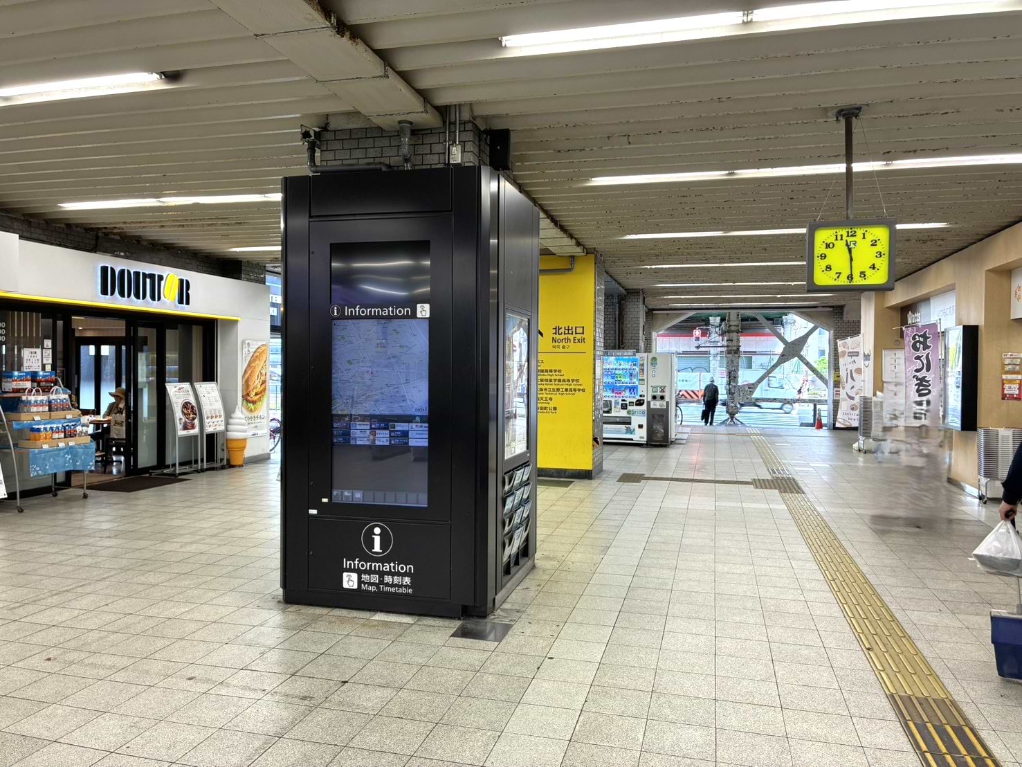 JR寺田町駅北口の改札を出て、直進します