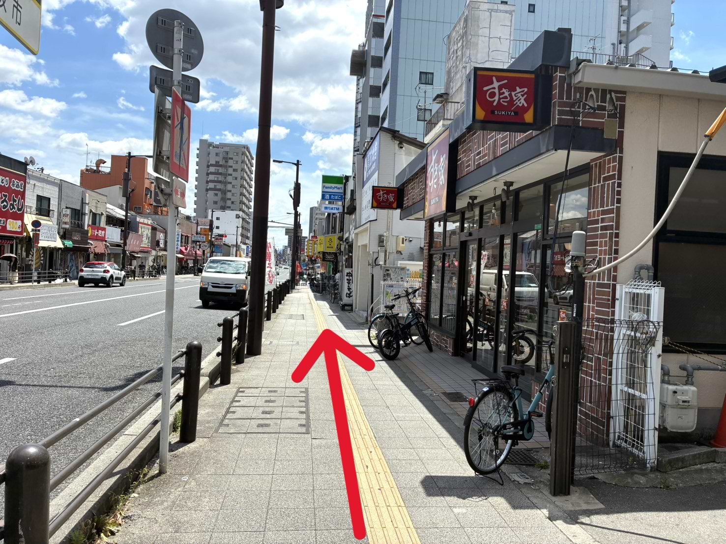60ｍほど直進しますと、右手にすき家 寺田町駅前店が見えてまいります