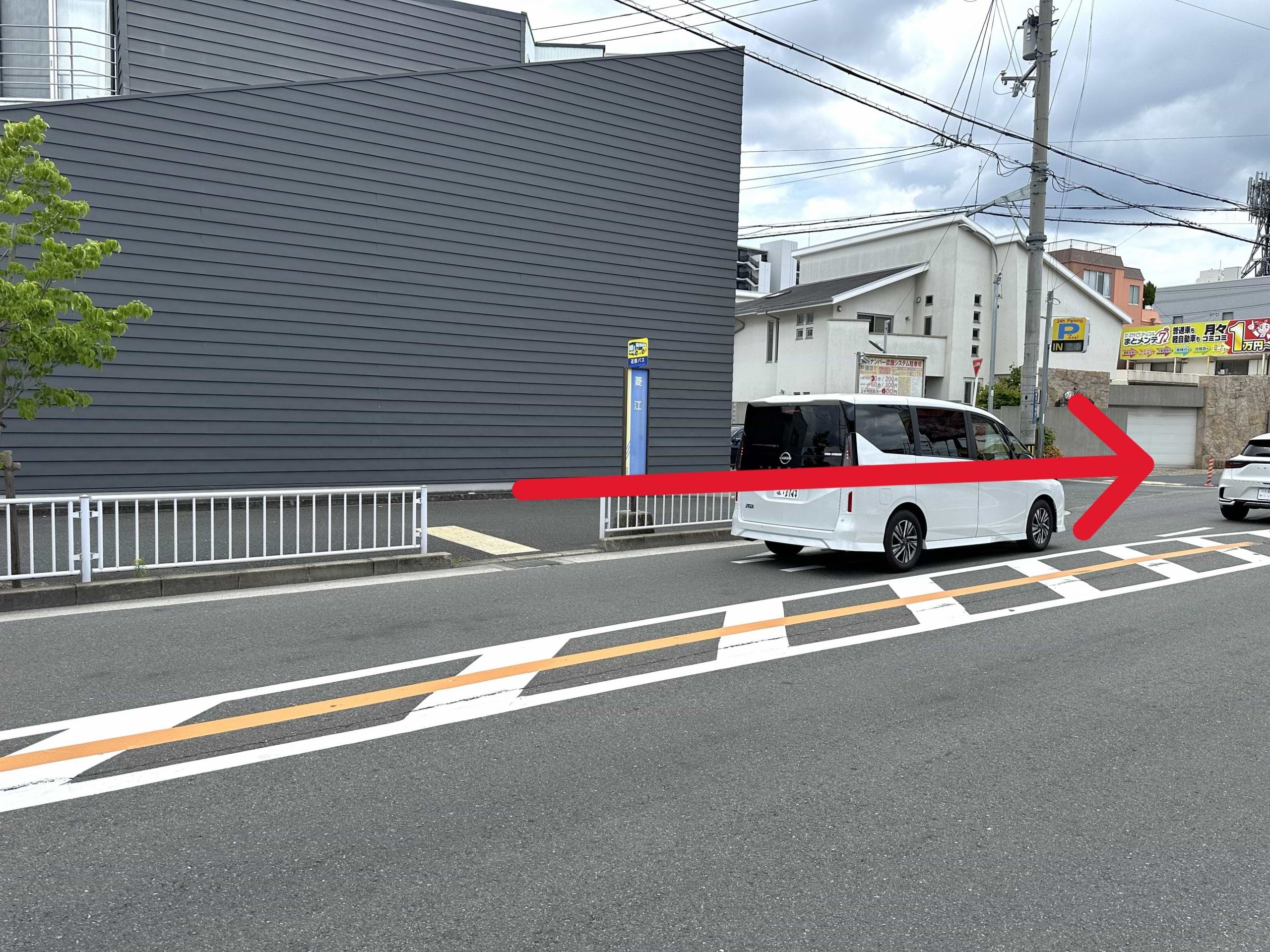 近鉄バスにて、近鉄八尾駅発・京阪萱島駅行き、またはJR住道駅行きの路線にご乗車いただき、「菱江」バス停にて下車します