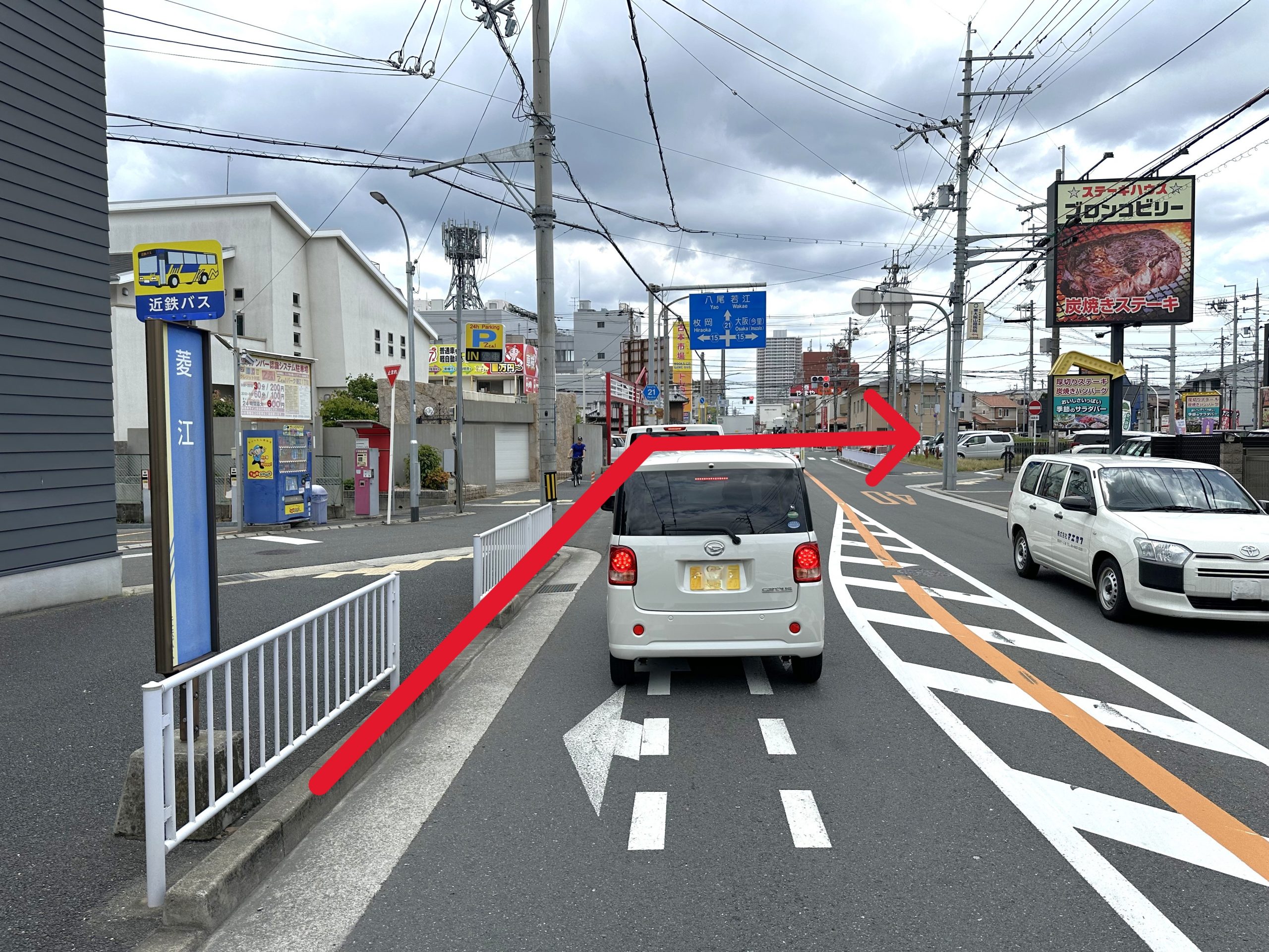 菱江交差点を右に曲がります