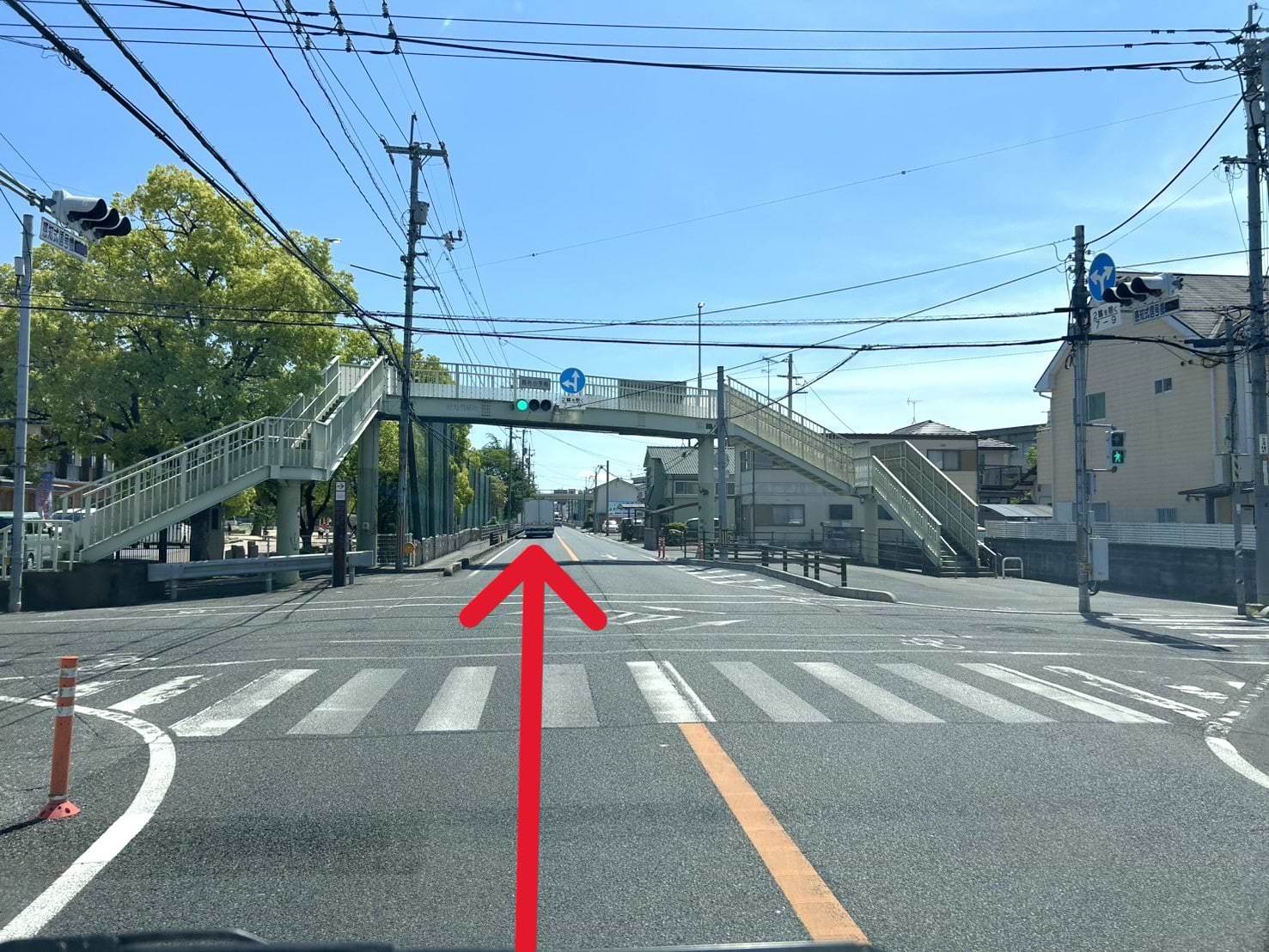総社小学校を通過します