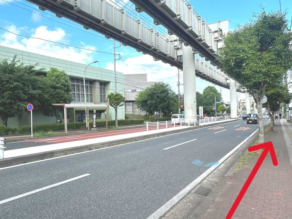 モノレール下道路タウンライナーストリートを若葉区役所方面へ進み、ドラッグストア マツモトキヨシ 若葉区役所前店の隣に当店がございます
