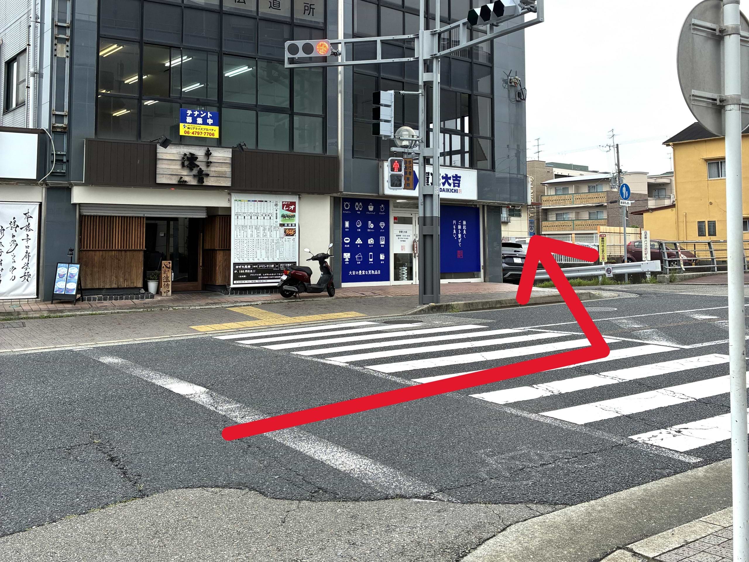 当店の建物沿いに専用駐車場を1台分ご用意しております
