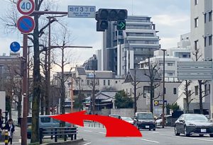 地行3丁目交差点を左折をします。<br />
