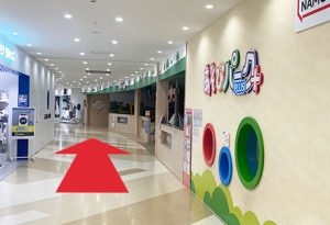 あそびパークを右手に道なりを進みます。