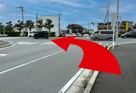 蓮沼交差点を左折します。