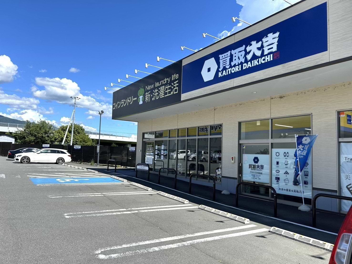 駐車場に指定区画はございませんので、お好きな場所をご利用ください。