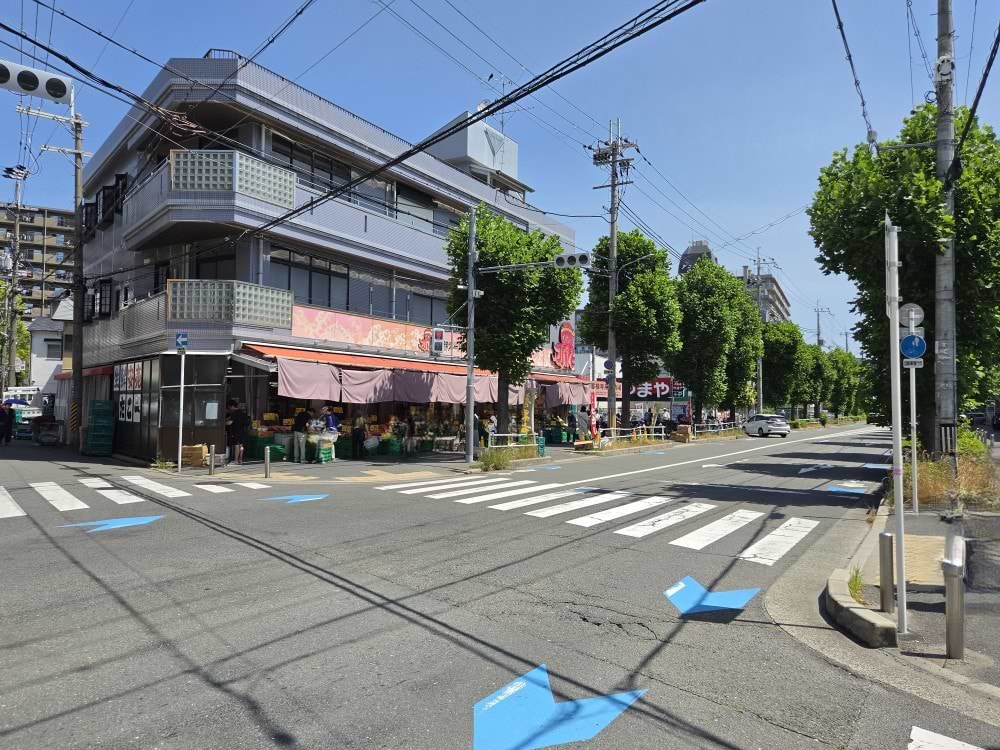 当店斜め前には生鮮スーパーたこ一千里丘店様もございます