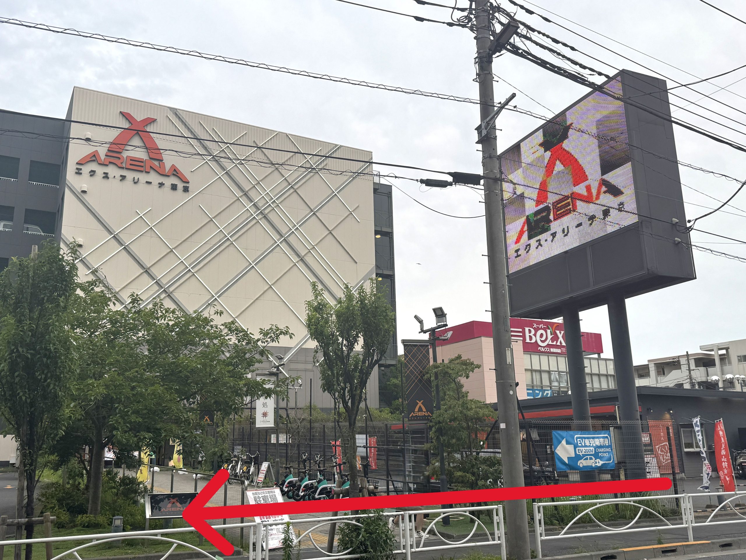 隣にあるエクス・アリーナ 東京の向かいに当店がございます