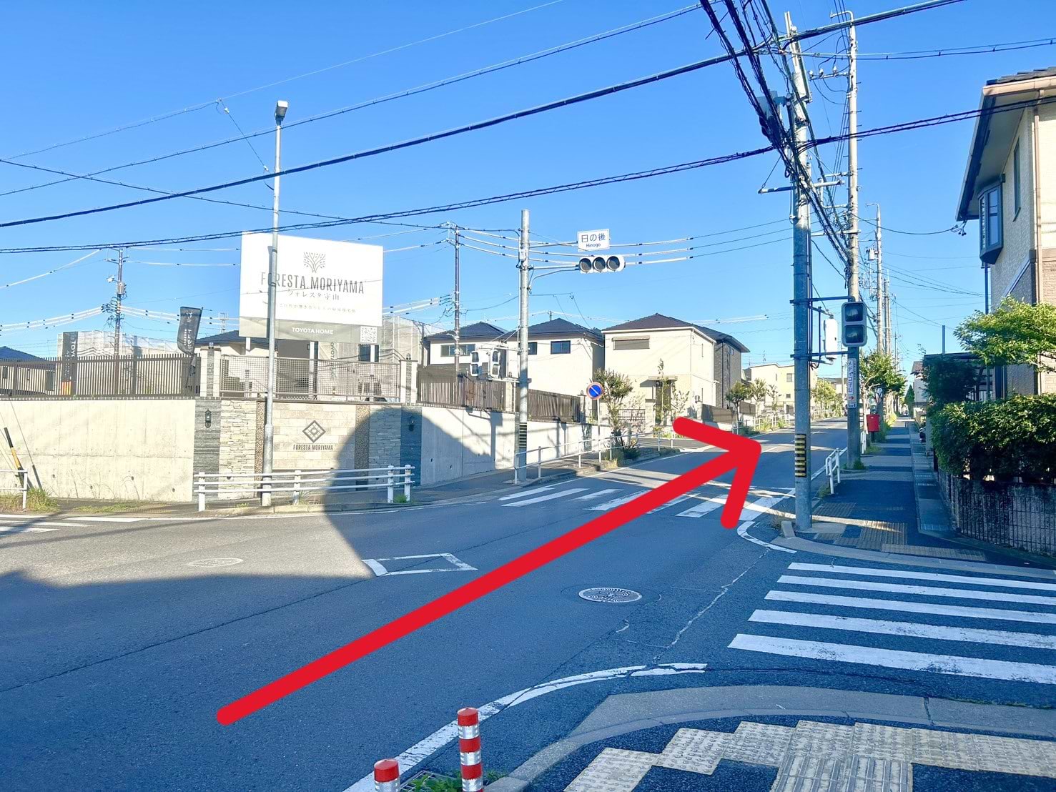 「日の後」交差点を通過し、フォレスタ守山の住宅地をそのまま直進します