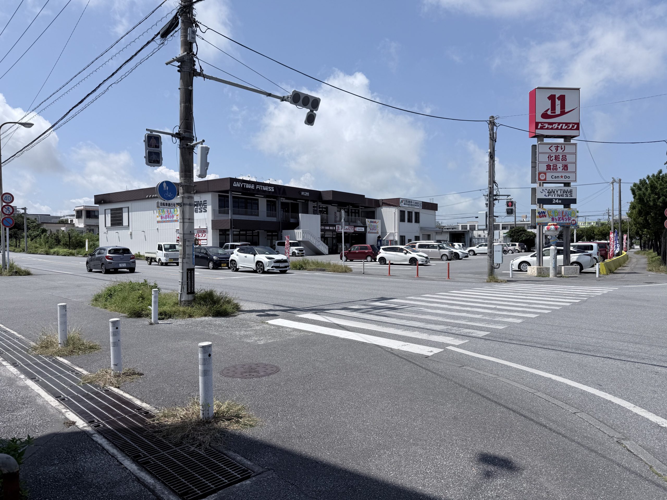 道路向かいにはエニタイムフィットネス宮古島店がございます
