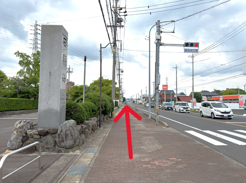 県道27号線を北へ進みます