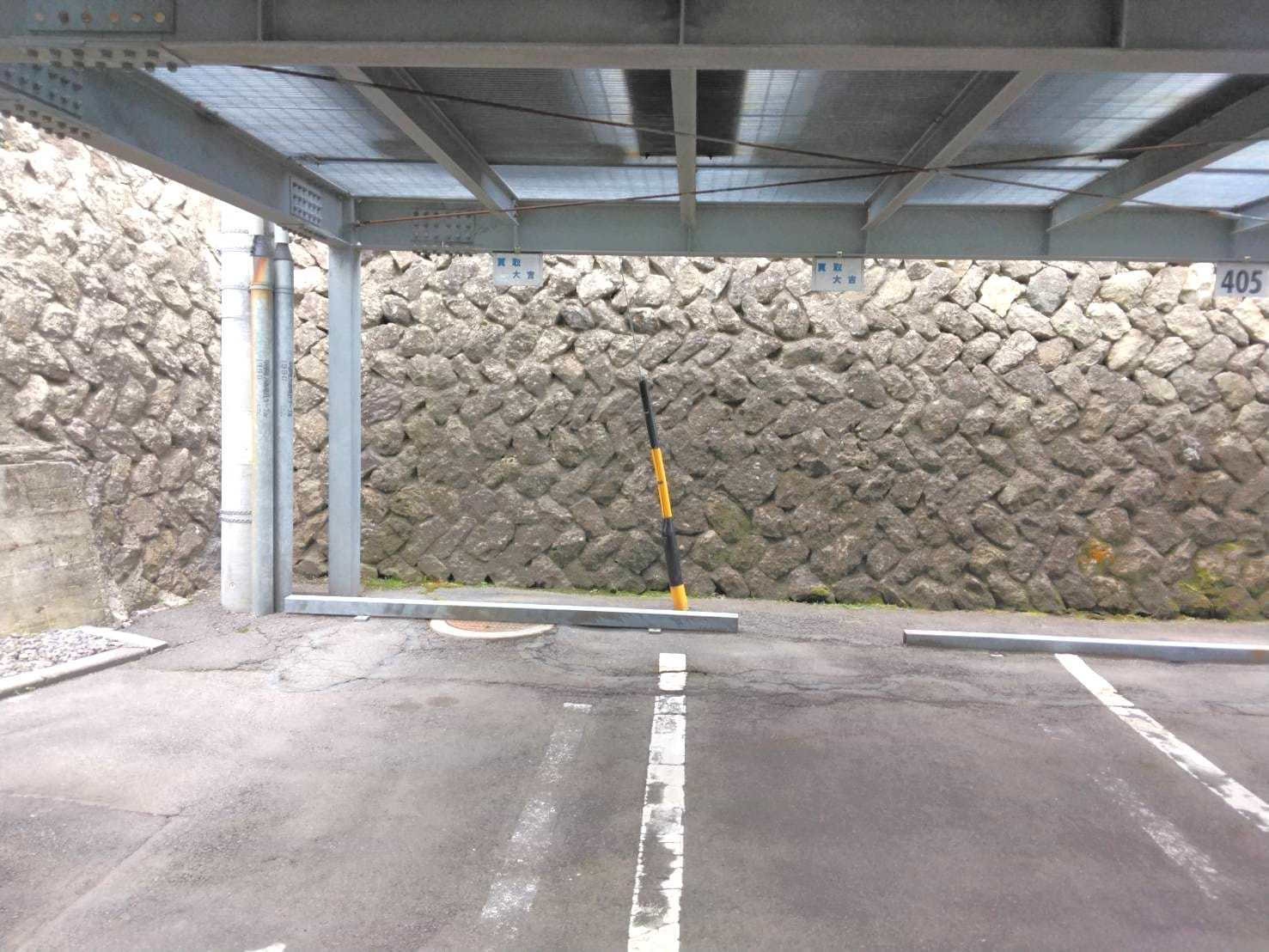 店舗裏の立体駐車場に専用駐車場を完備しておりますので、ご利用ください