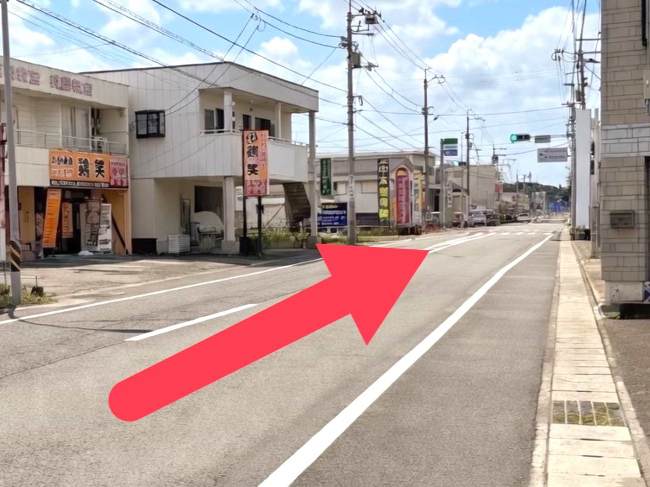 セブンイレブンを過ぎて、約200ｍ進むと右手側に当店がございます