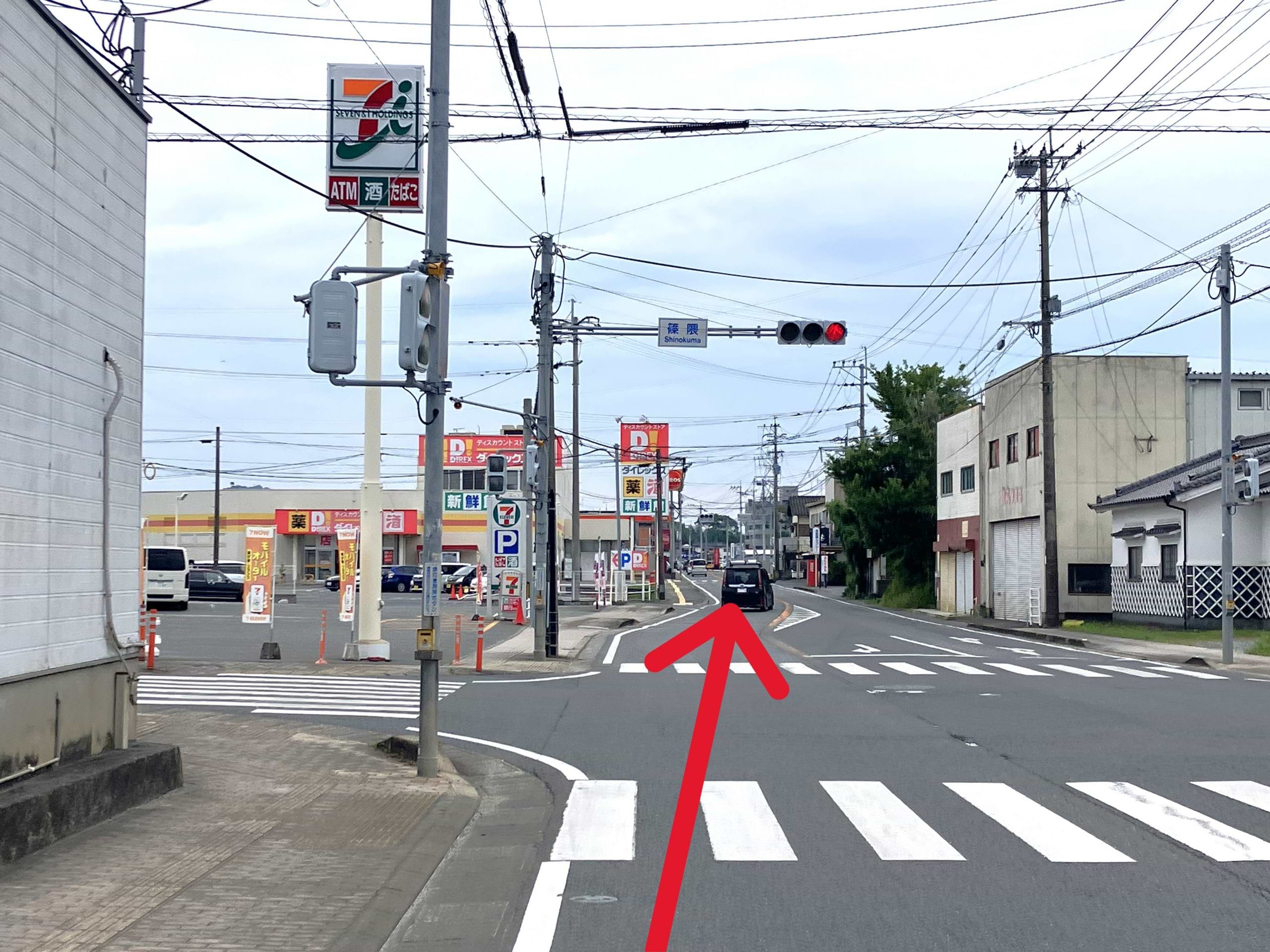 篠隈交差点を200ｍほど直進し、ダイレックス夜須店の先、ENEOS 夜須の横に当店がございます