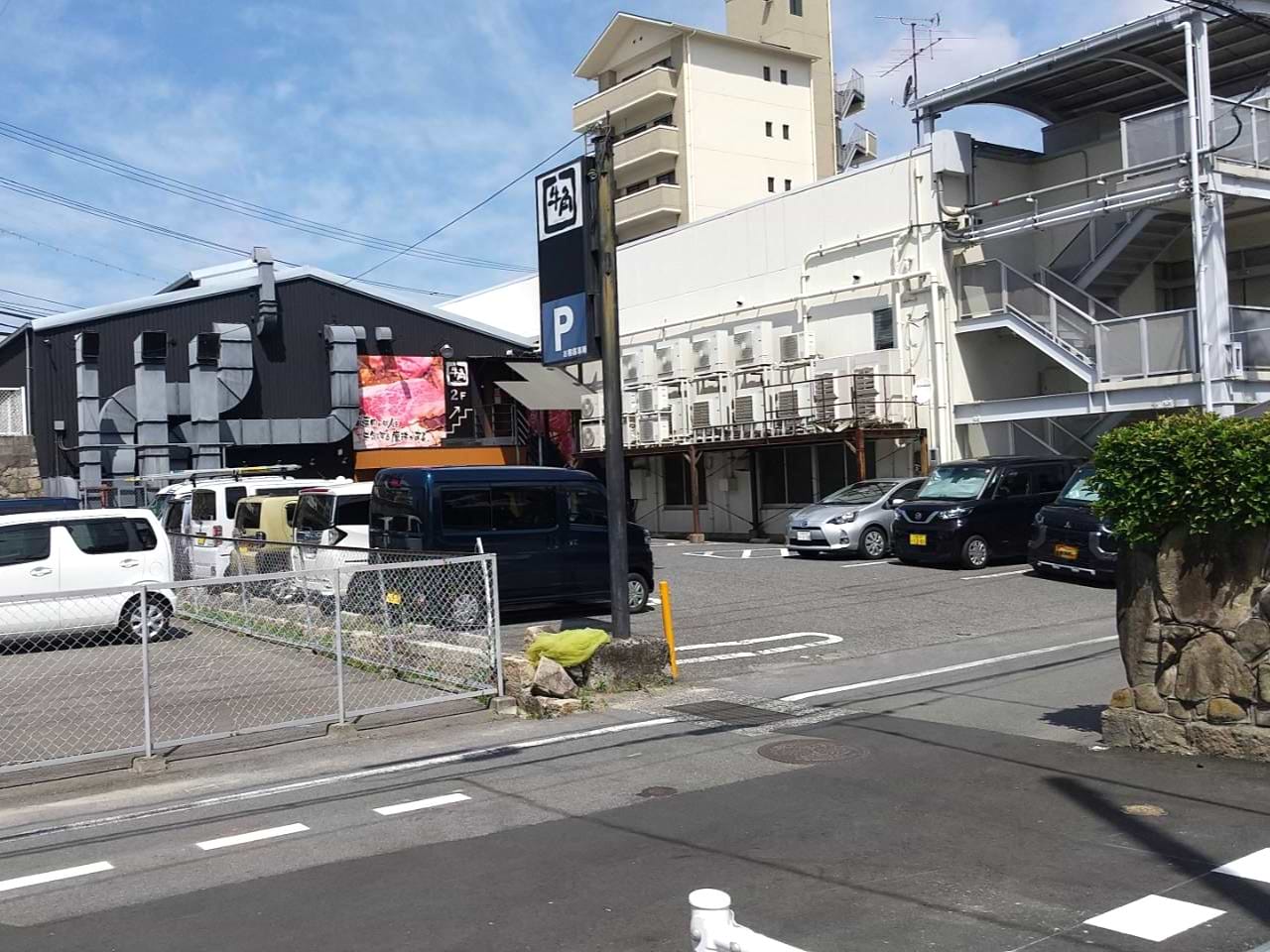 右手前方に牛角海田店が見えてきます