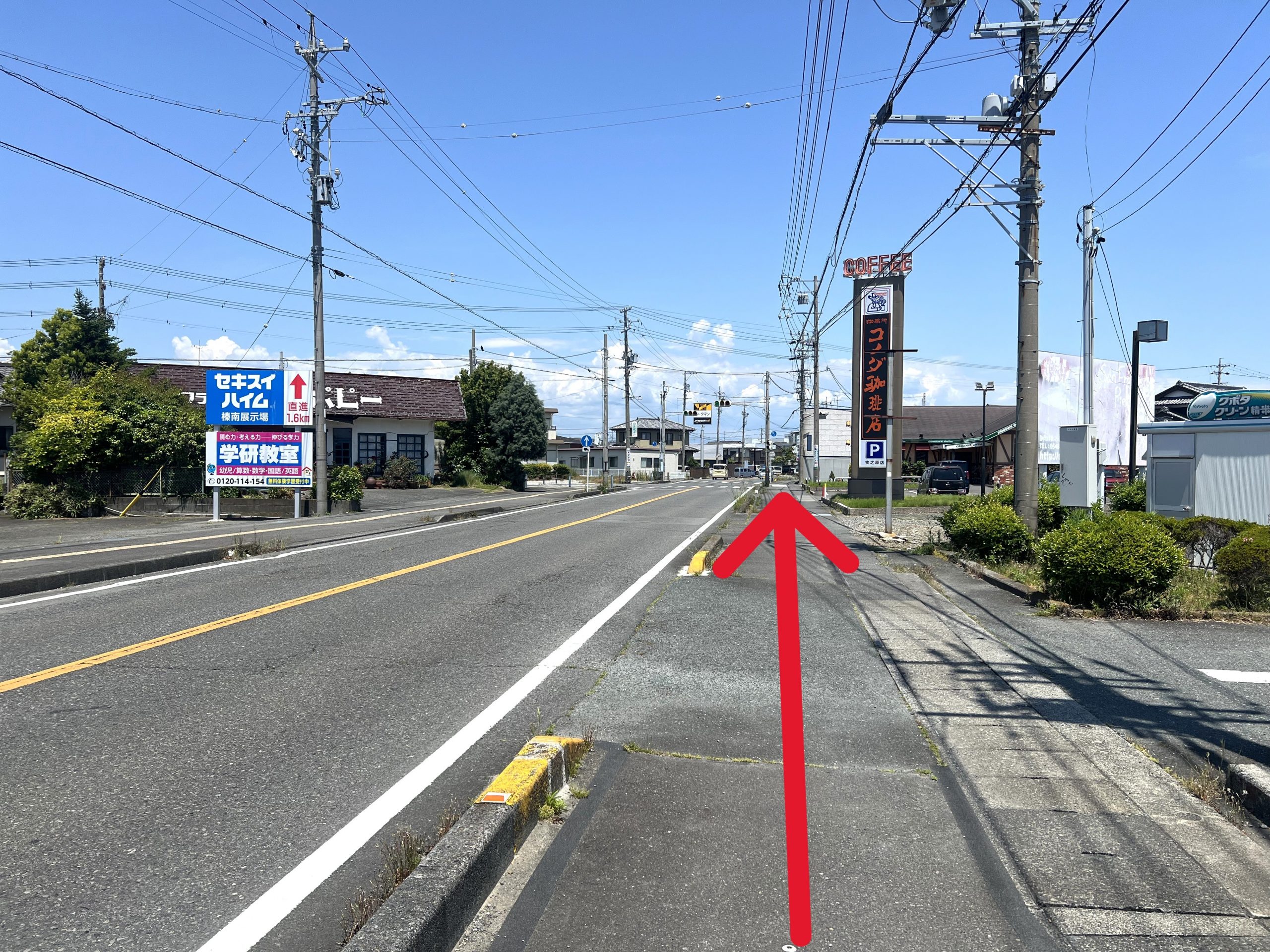 吉田方面に進むと、右手にコメダ珈琲店 牧之原店様が見えます