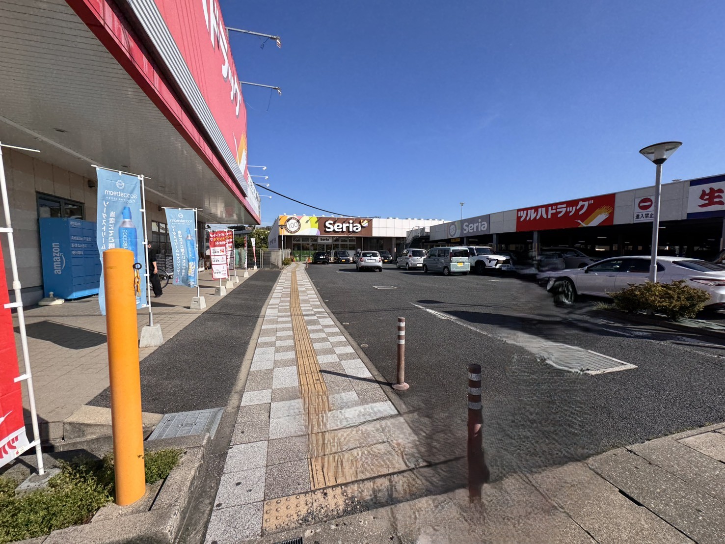 突き当りにSeria 生鮮下津市場店様が見えます