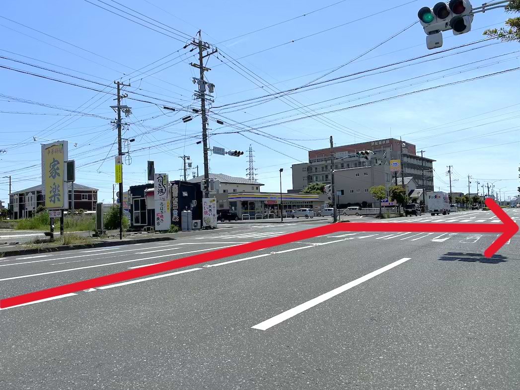 左手角にミニストップ浜松白羽町店が見えたら、白羽町北交差点を右折して西へ進みます