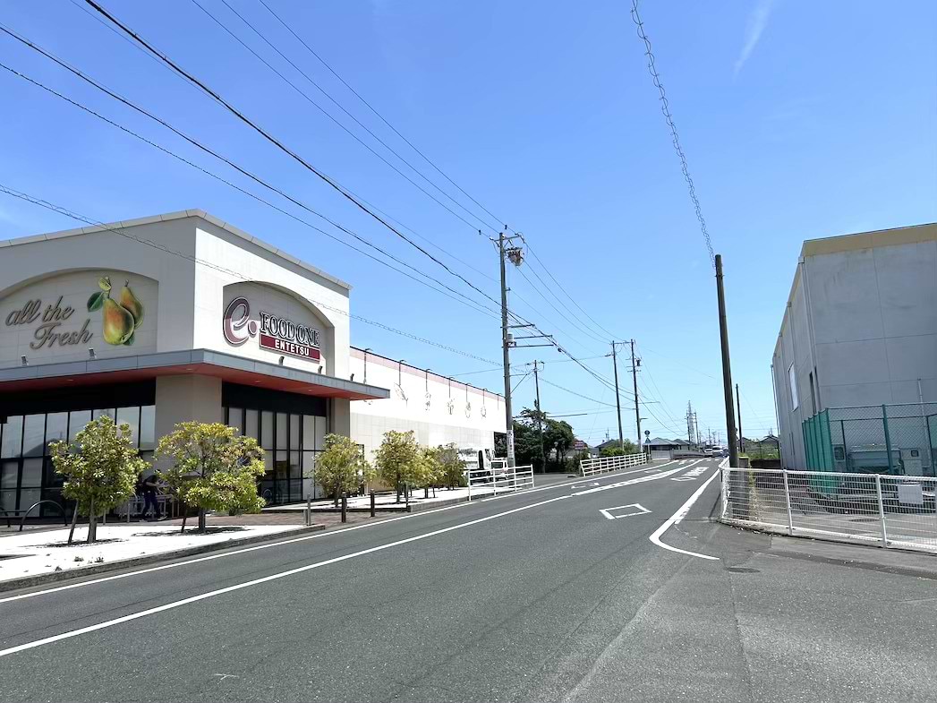 右折後650mほど進むと、右手に遠鉄ストア フードワン南浅田店がございます