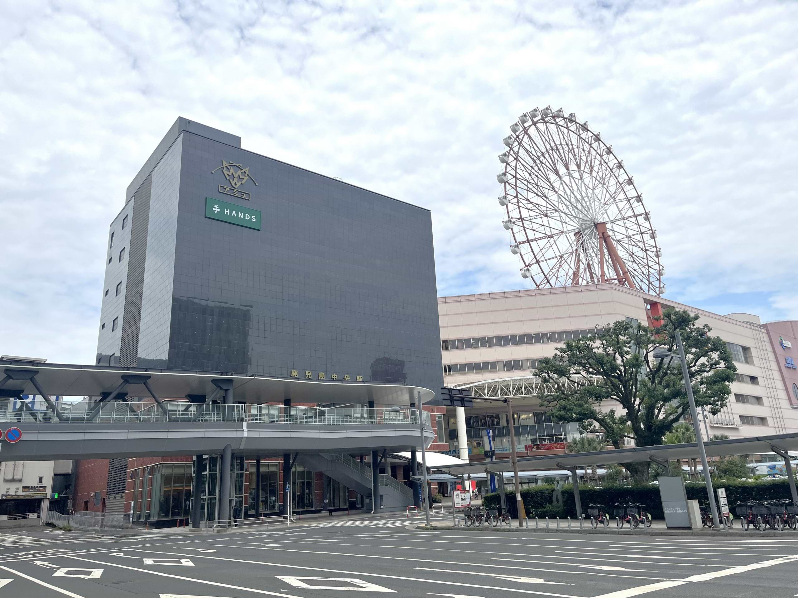 JR鹿児島中央駅東口（桜島口）を右に出て、一番街アーケードへ向かいます