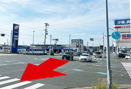 「南九領橋」交差点を南に進みます。