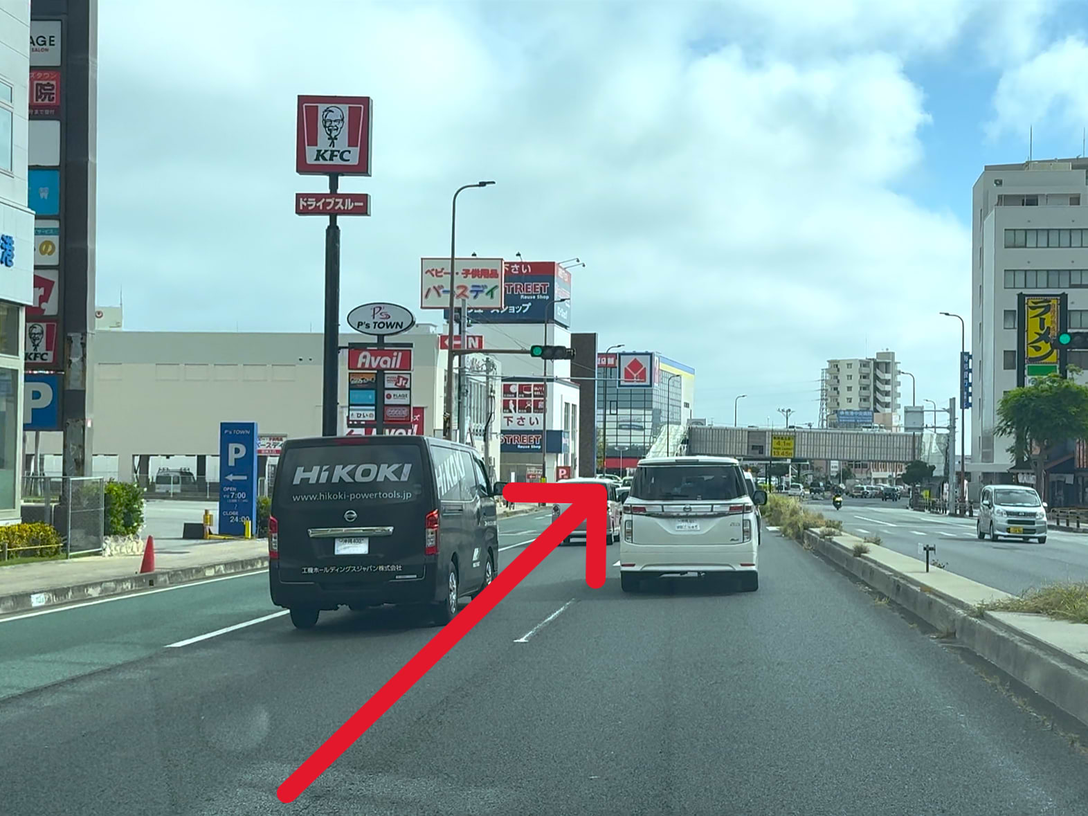 国道58号線を宜野湾方面へ直進します