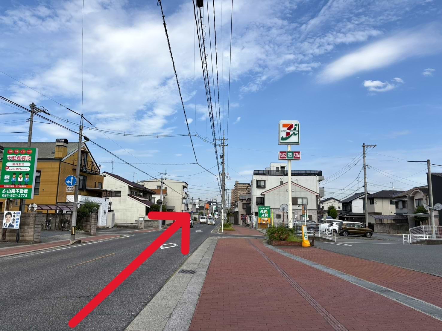 東町方面からお越しのお客様は、右手に「セブン-イレブン 福山東町店」が見えましたら、そのまま約300ｍ直進すると左手に当店がございます