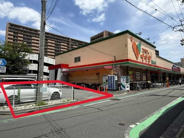 駐車場はこちらをご利用ください