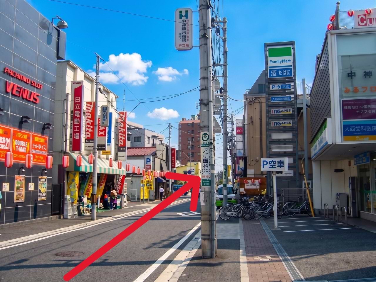 中神停車場通りを280mほど直進します。途中、江戸街道 中神駅南交差点を通過します。