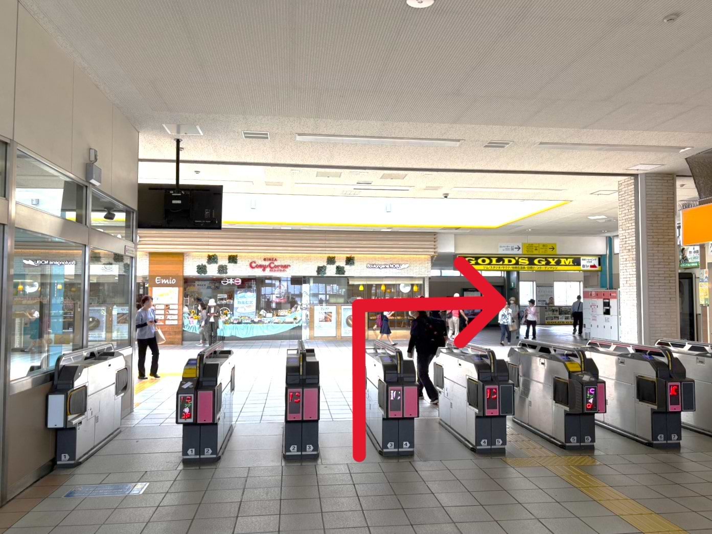 新所沢駅 改札を出て右に進みます