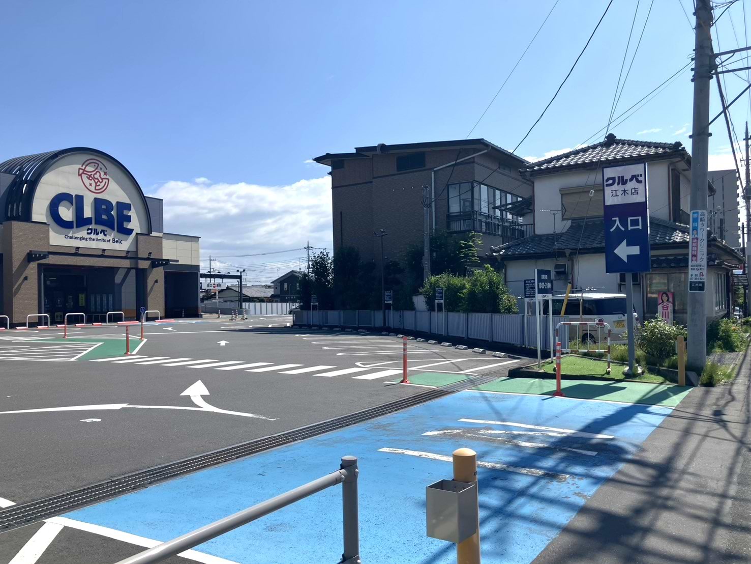 クルベ江木店の駐車場へ入ります